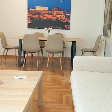 Elegant Apartment In Plaka Atenas Exterior foto